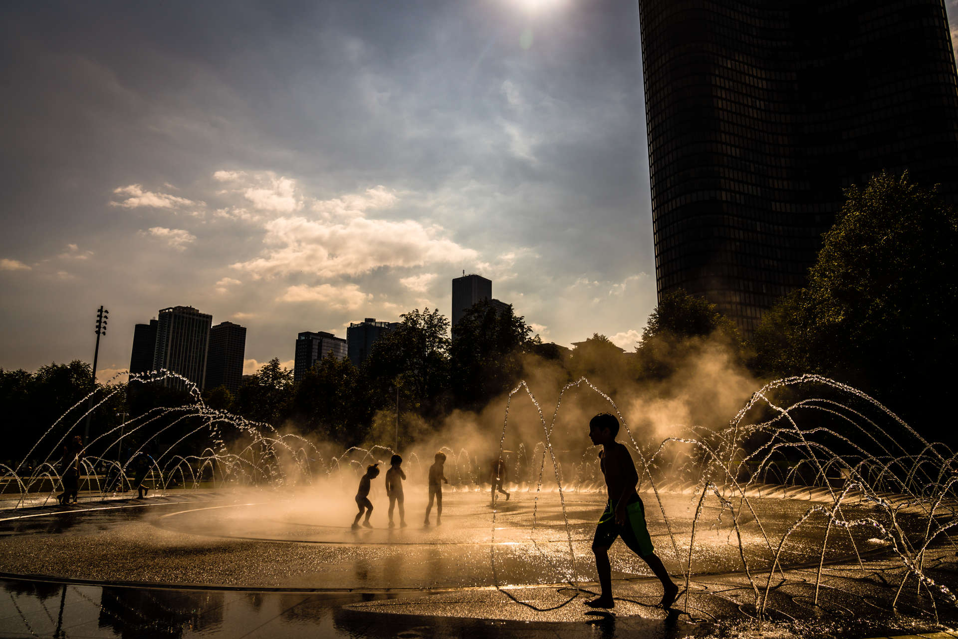 Kids playing in Chicago fountain