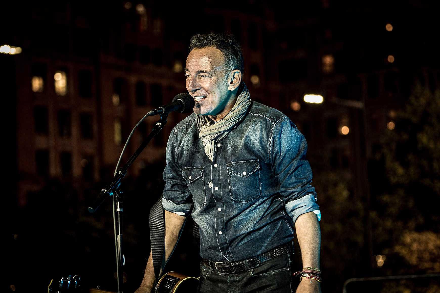Bruce Springsteen talks to Hillary supporters